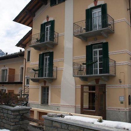 Hotel Le Soleil Challand-Saint-Anselme Buitenkant foto
