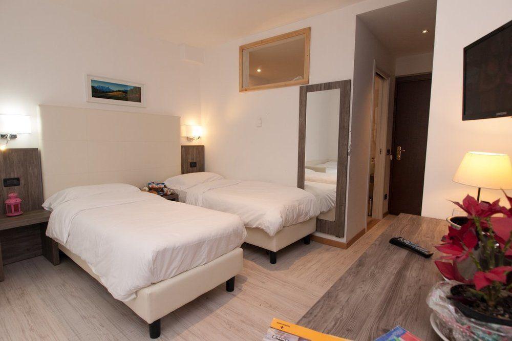 Hotel Le Soleil Challand-Saint-Anselme Buitenkant foto