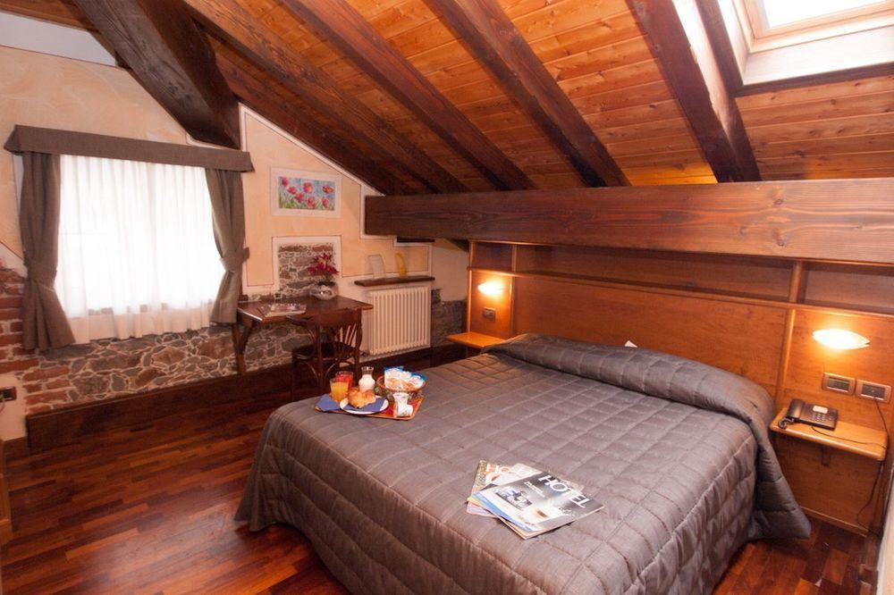 Hotel Le Soleil Challand-Saint-Anselme Buitenkant foto